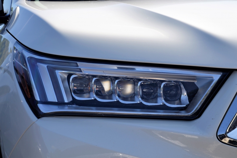 moto-BANDOL-min_acura-headlamp-2834131